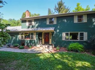 4 Arnold Dr, Bloomfield, CT 06002