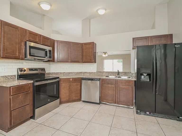 7446 Briarbay Loop — Photo 5