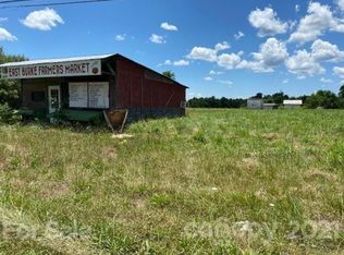 1405 Cape Hickory Rd, Hickory, NC 28601