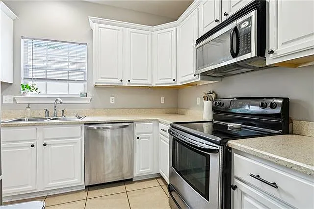 818 Carroll St — Photo 9