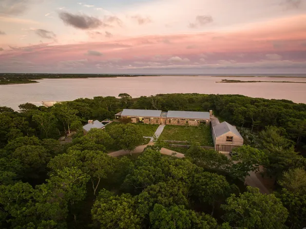 33 Boldwater Rd, Edgartown, MA 02539