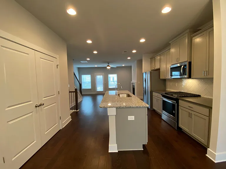3779 Oxford Cir — Photo 4