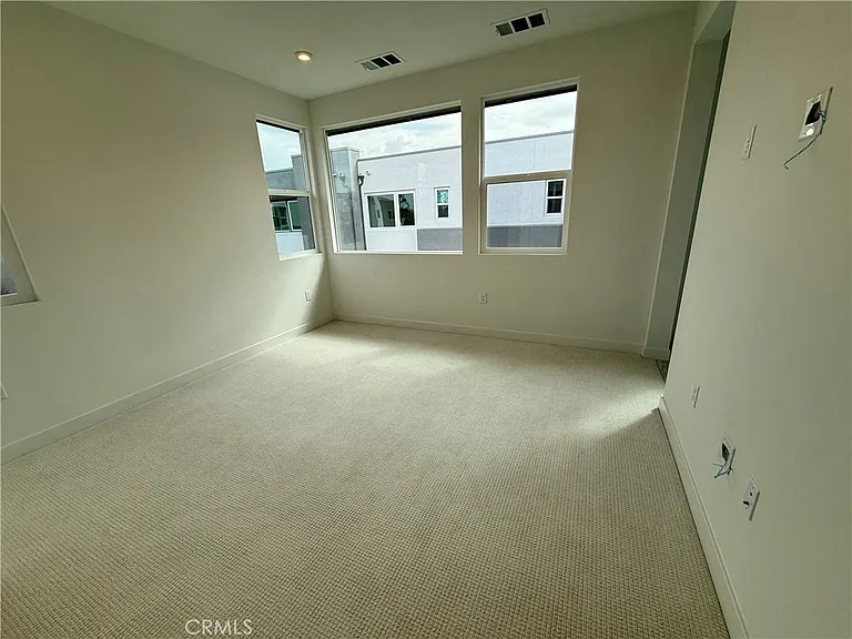693 S Lyon St — Photo 14