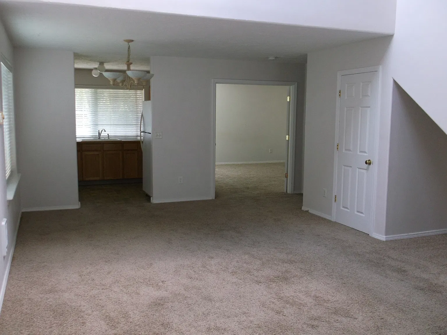 3 bed, 2.5 bath, 1550 sqft, $1,995 — Photo 2