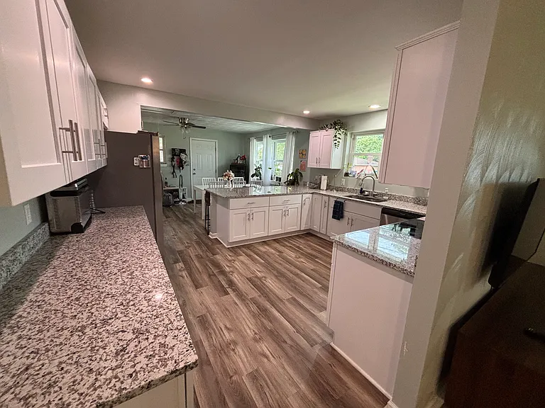 420 Crossett St — Photo 2