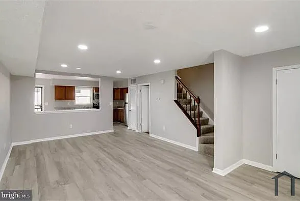 3 bed, $2,200 — Photo 2