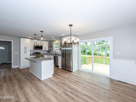4th image of 309 Kinzalow Dr
