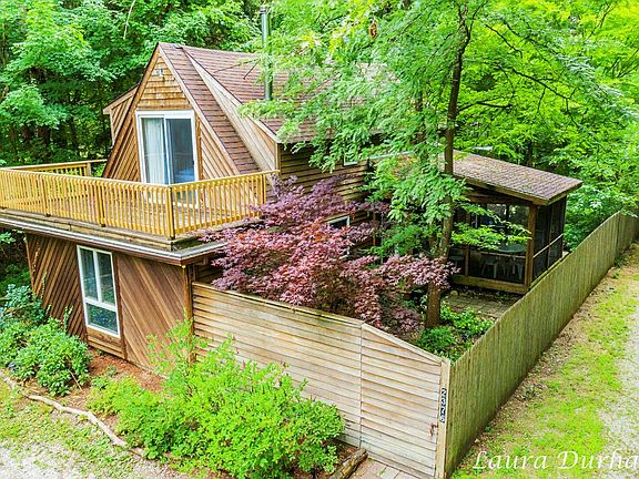 3rd image of 2376 Lakeshore Dr