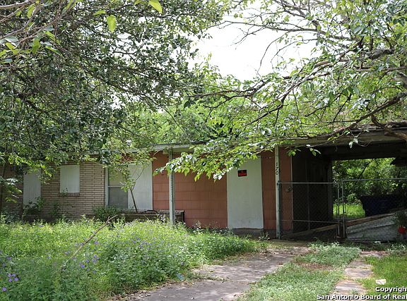 2nd image of 170 Carousel Dr