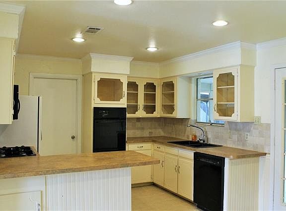 5th image of 305 Bernice Ct
