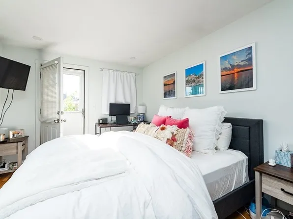 135 W 7th St #2, Boston, MA 02127