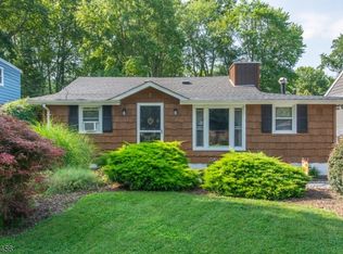 8 Lenape Trl, Wayne, NJ 07470