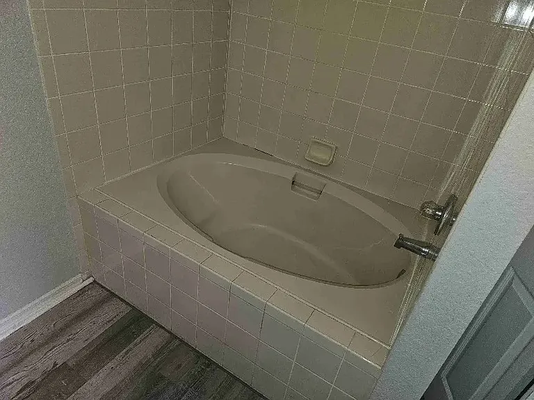 955 Forrest Dr — Photo 3