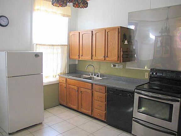 5th image of 2550 Ingleside Ave