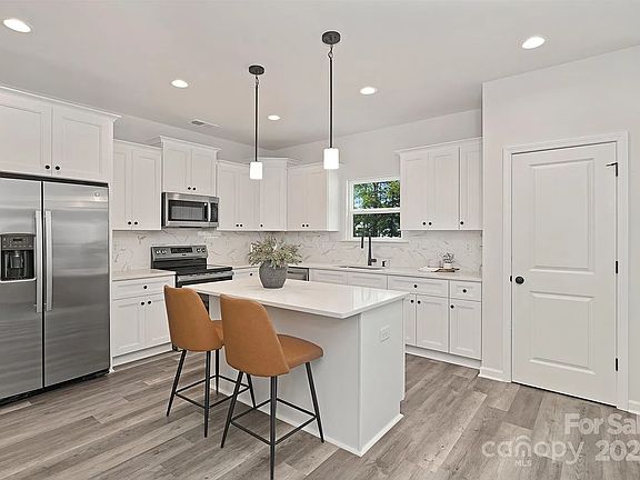 5th image of 3911 Oakwood Rd