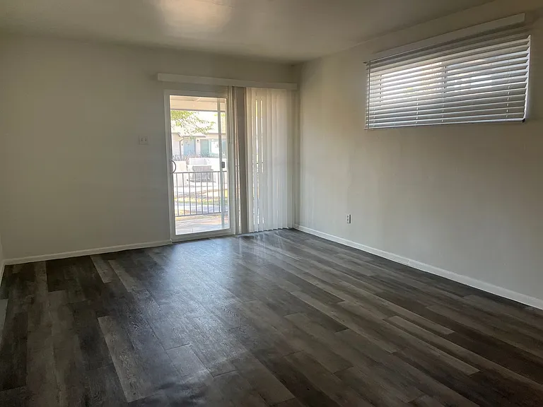 743 E Coronado Rd — Photo 18