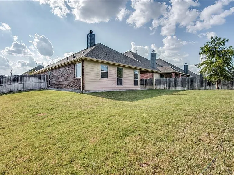 429 Roger Graves Cir — Photo 16