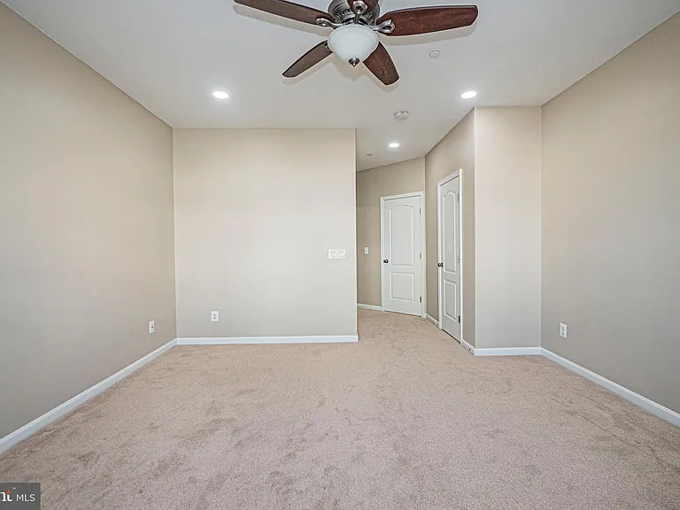 24680 Byrne Meadow Sq — Photo 17