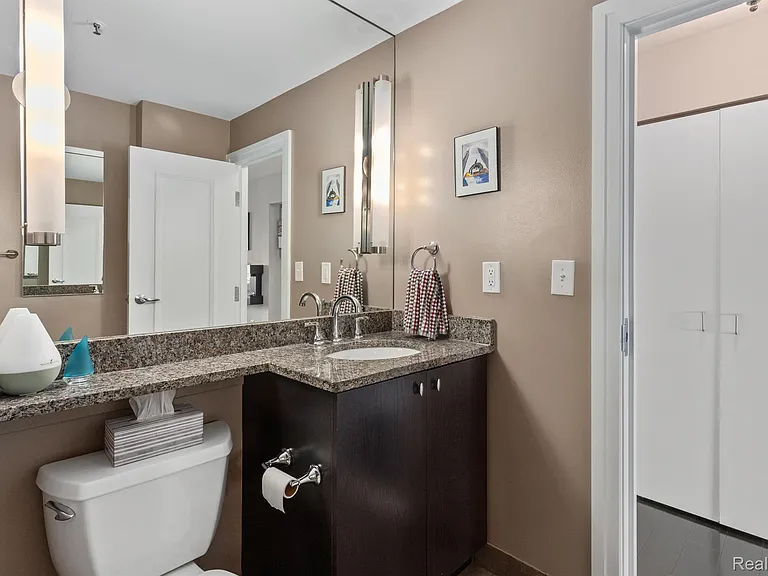 1001 W Jefferson Ave #15B — Photo 20