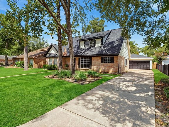 2nd image of 3527 Hill Springs Dr