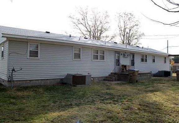 3rd image of 115 N Elm St