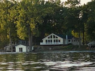 12201 Islandview Dr, Plainwell, MI 49080