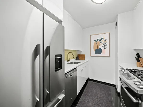 525 East 72nd Street image 7 of 17