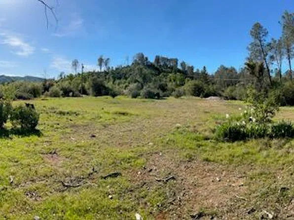 10266 White Star Dr, Redding, CA 96001