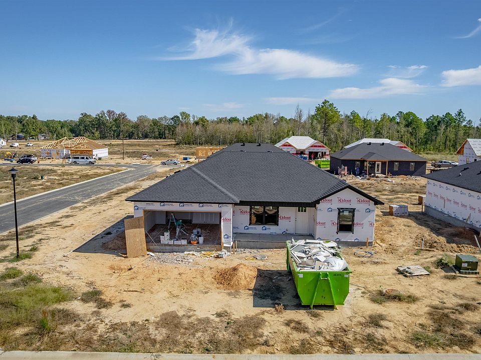 1st image of 10 King Edward Dr