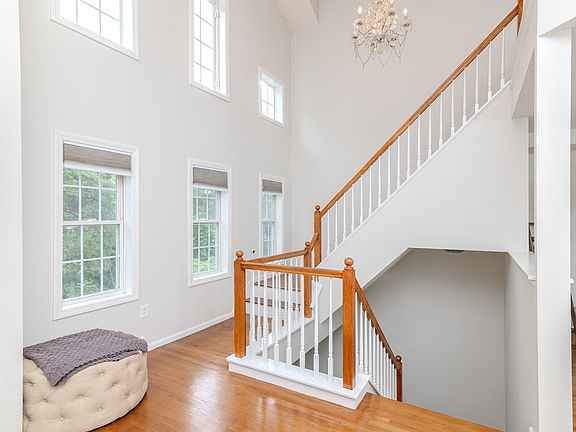 5th image of 31 Village Dr Unit 31
