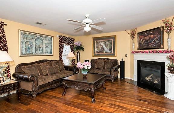 3rd image of 4614 Larkhaven Village Dr