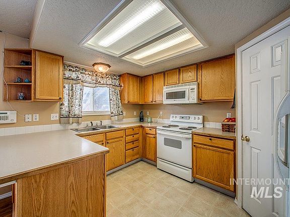 2nd image of 419 E Crestwood Dr