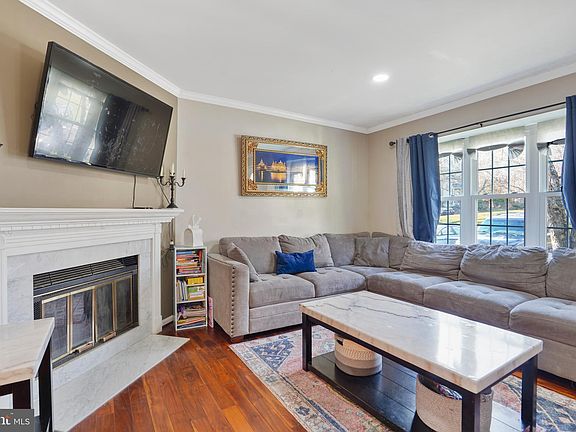 5th image of 5819 Waterdale Ct