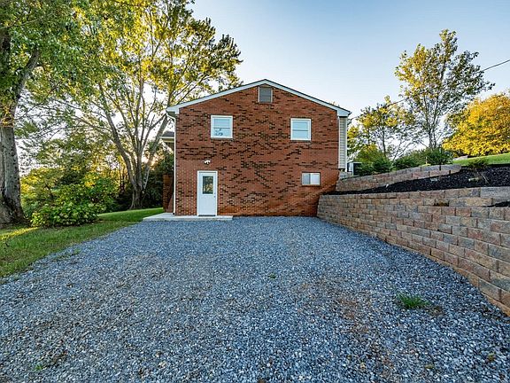 4th image of 106 Farmer Ln
