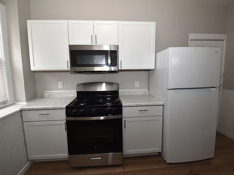 913 E Washington St — Photo 11