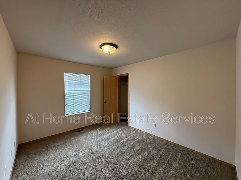 3858 S Jonathan Ave — Photo 5