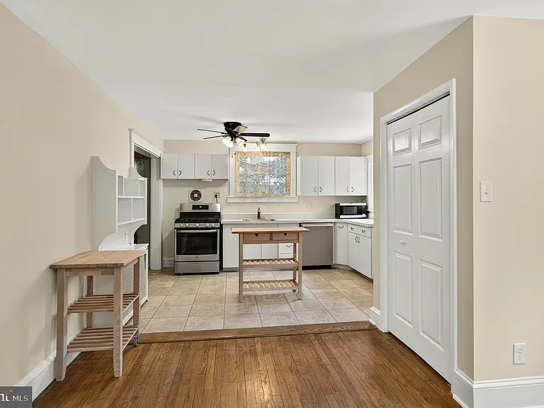 113 S Valley Rd — Photo 15