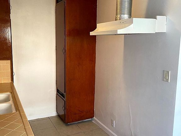 5th image of 3580 Brenton Ave APT C