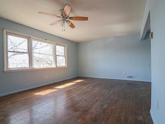 4th image of 729 Tysens Ln #2