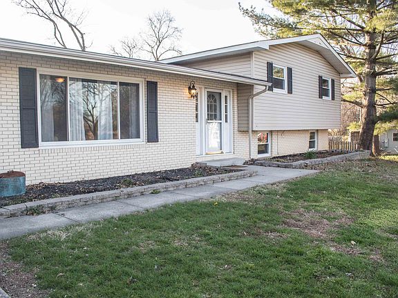 3rd image of 119 Weisbrook Ln