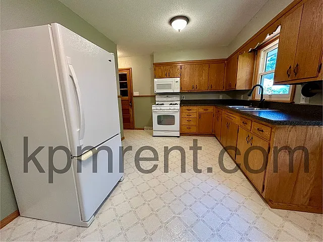 103 W 6th St — Photo 3