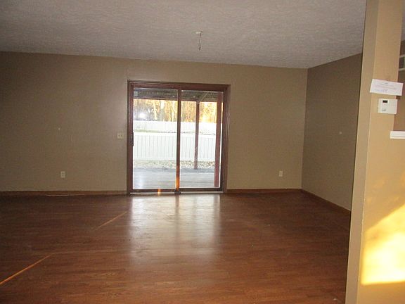 3rd image of 56031 Jefferson Knolls Dr