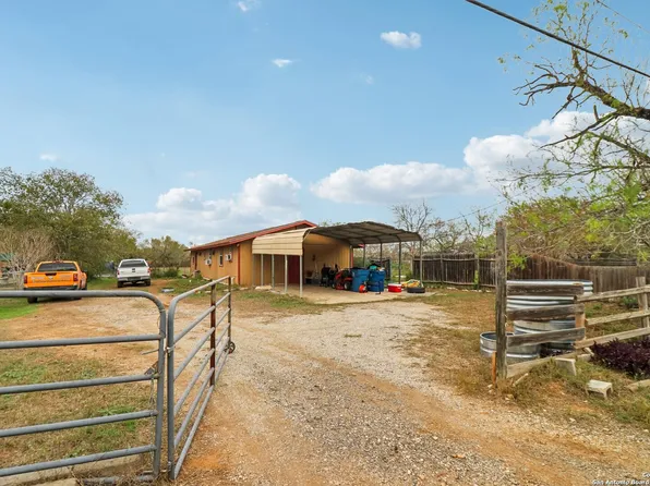 215 & 213 Coughran, Pleasanton, TX 78064