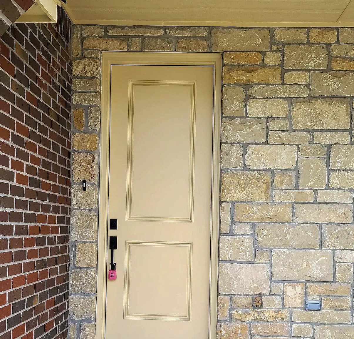 3 bed, 1915 sqft, $2,195 — Photo 2