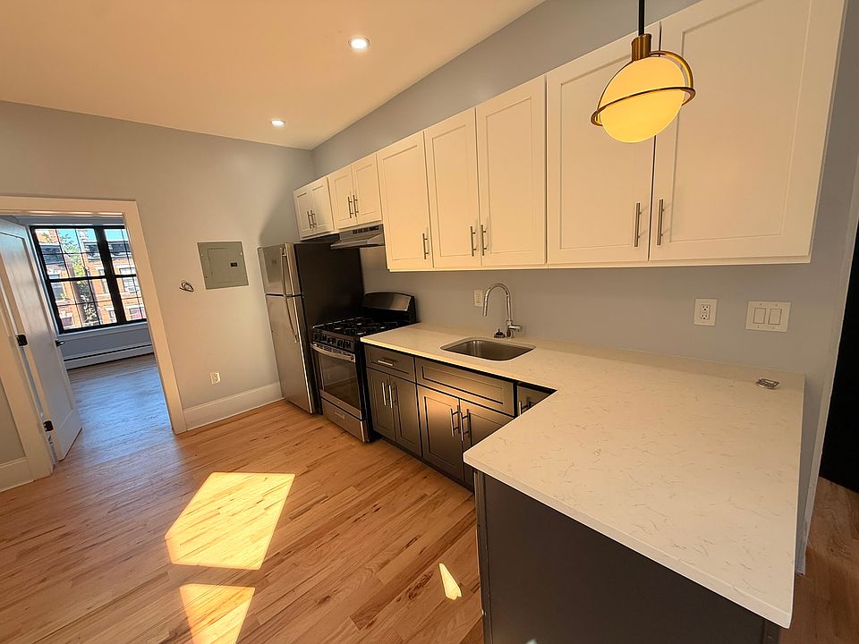 1st image of 81 Bostwick Ave #39E