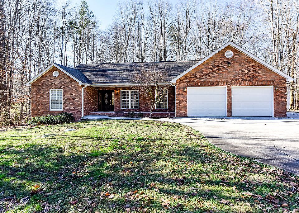 2nd image of 3908 Glen Oaks Dr
