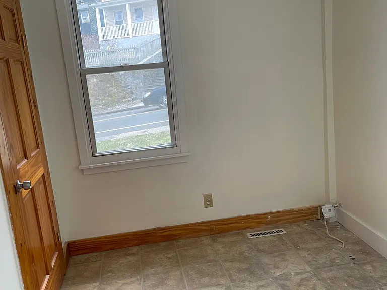 112 Platt St — Photo 9