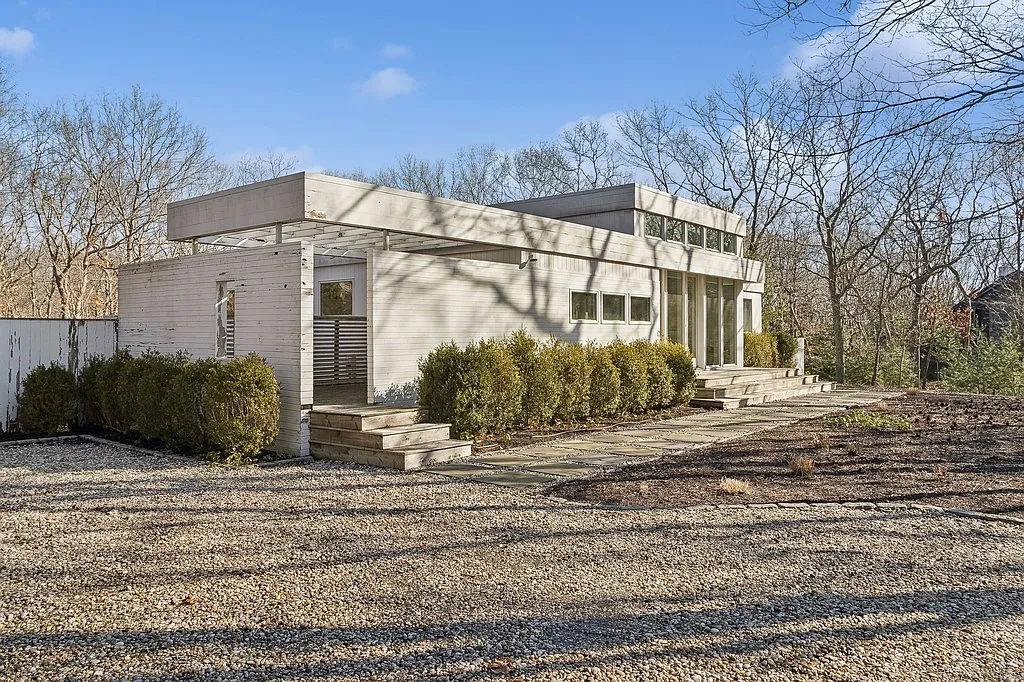 Private East Hampton Retreat with Pool & Hot Tub — Photo 2