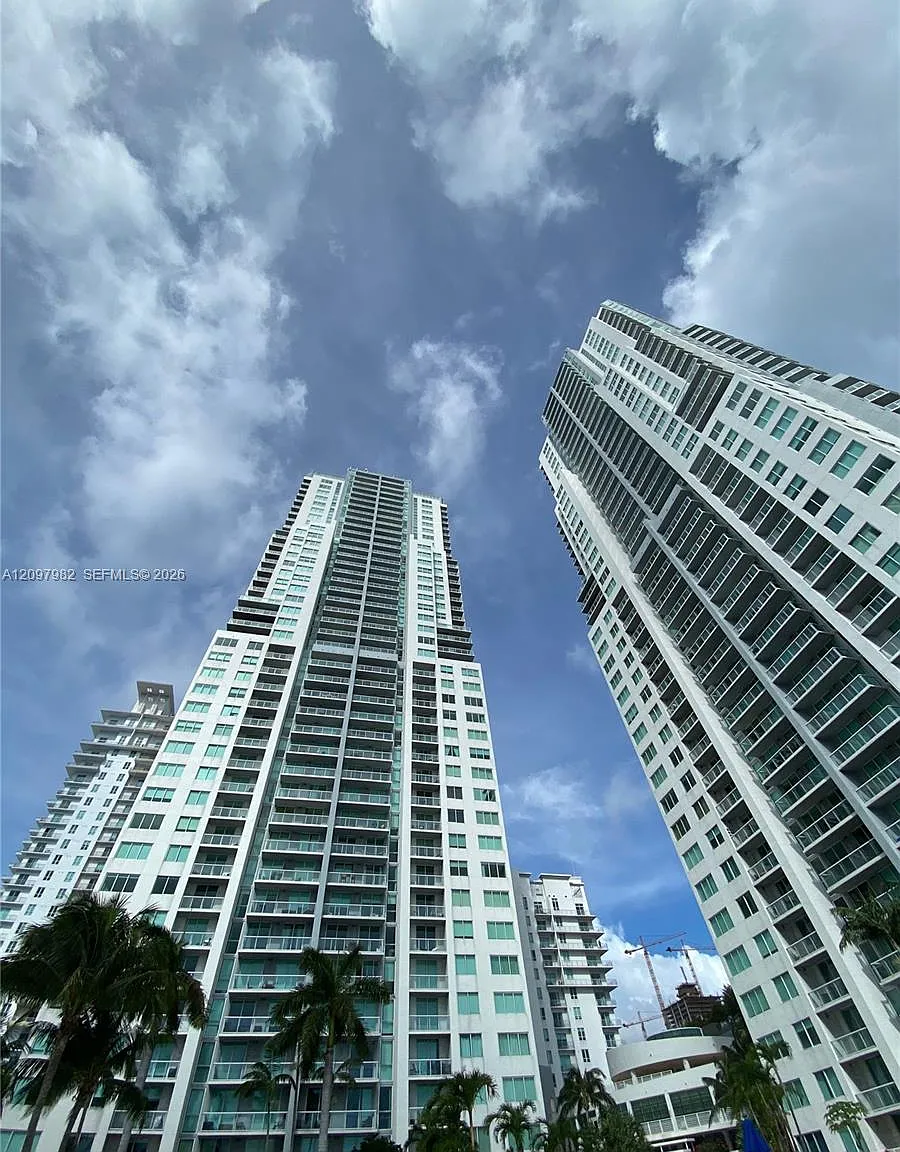 Vizcayne South Condo — Photo 1