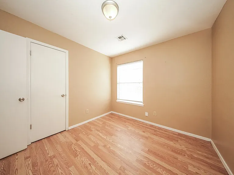 9705 Oaktree Ter — Photo 14